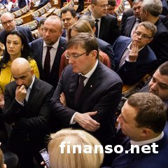 Гройсман увеличил зарплату депутатов почти в три раза