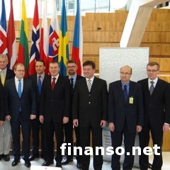 МИД 12 стран ЕС призвали к немедленной отмене виз с Украиной