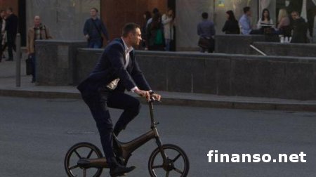 По дороге на работу Кличко перелетел через руль велосипеда