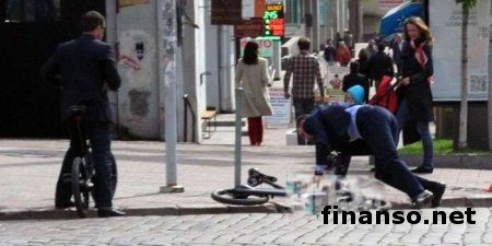 По дороге на работу Кличко перелетел через руль велосипеда