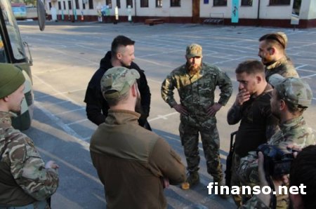 В Одессу из Мариуполя перебросили сотни бойцов полка «Азов»