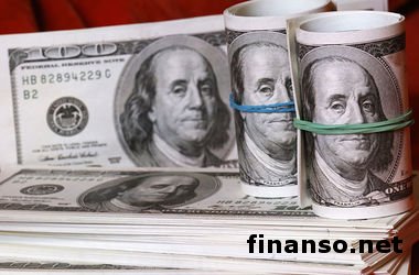 В Украине начал расти официальный доллар