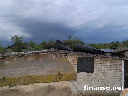 В Луганской области ураган снимал кровли с жилых домов