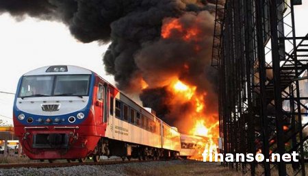 На Виннитчине на хoду загорелась элeктричка с пассaжирами