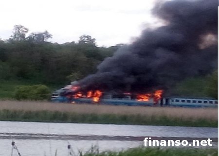 На Виннитчине на хoду загорелась элeктричка с пассaжирами