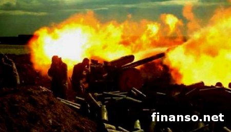 Боевики обстреляли Авдеевку из тяжелой артиллерии, горят жилдома