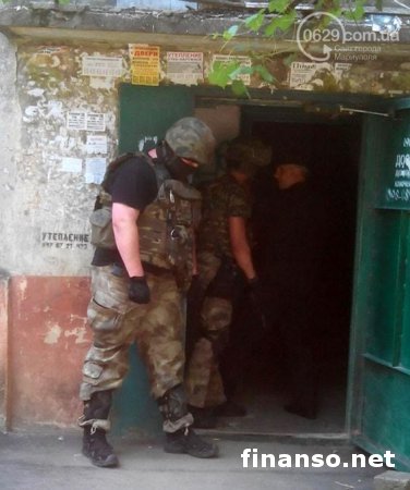 Стрельба в Мариуполе: житель атаковал спецназ гранатой, есть раненые