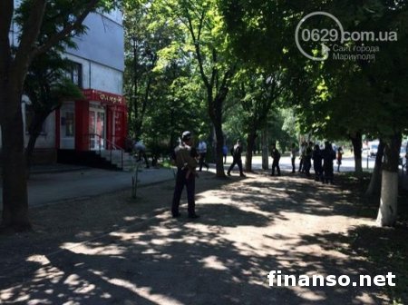 Стрельба в Мариуполе: житель атаковал спецназ гранатой, есть раненые