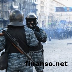 Луценко: участник Майдана вывел «Беркут» из Киева и утопил оружие
