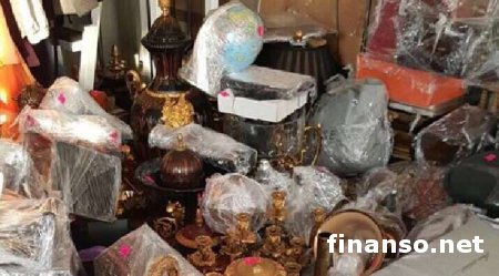 Ю. Луценко показал найденные во время обыска у Клюева драгоценности