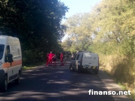 Под Львовом взорвали и обстреляли внедорожник: погибли три человека