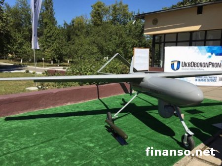 В Киеве презентовали боевой беспилотник и дистанционный мини-БТР