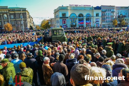Похороны Моторолы в Донецке: на прощание явились тысячи людей