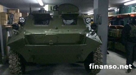 Обнародовано видео бункера с арсеналом оружия и БТР под Киевом