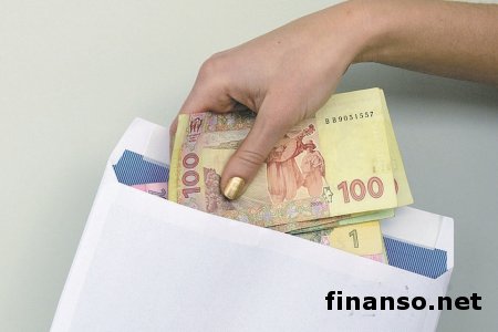 Порошенко запретил выдавать зарплаты в конвертах