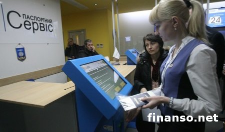 В Киеве временно закрыта подача документов для получения загранпаспортов