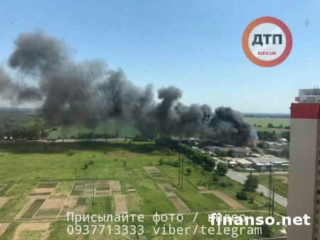 ЧП под Киевом: в Броварах горят склады с топливом