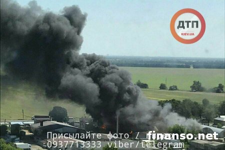 ЧП под Киевом: в Броварах горят склады с топливом