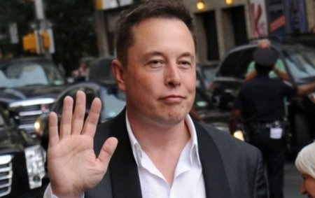 Илон Маск презентовал беспилотный подземный электробус