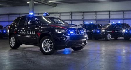 В Италии полицейским начали выдавать Jeep Grand Cherokee